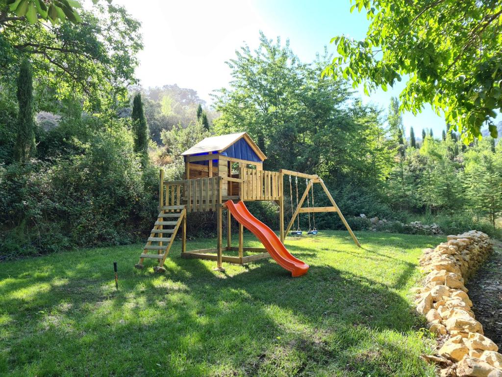 instalaciones para niños en el jardin