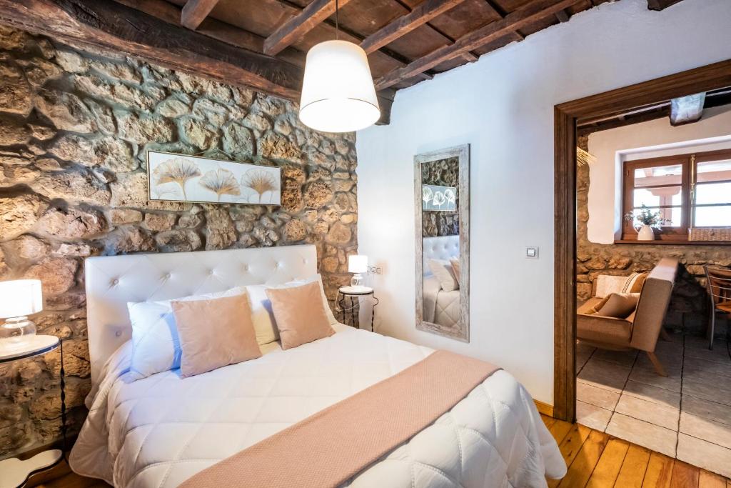 dormitorio en apartamento rural en la laguna de somiedo