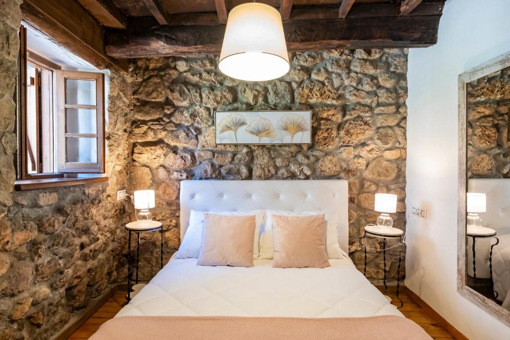 dormitorio en apartamento rural en la laguna de somiedo