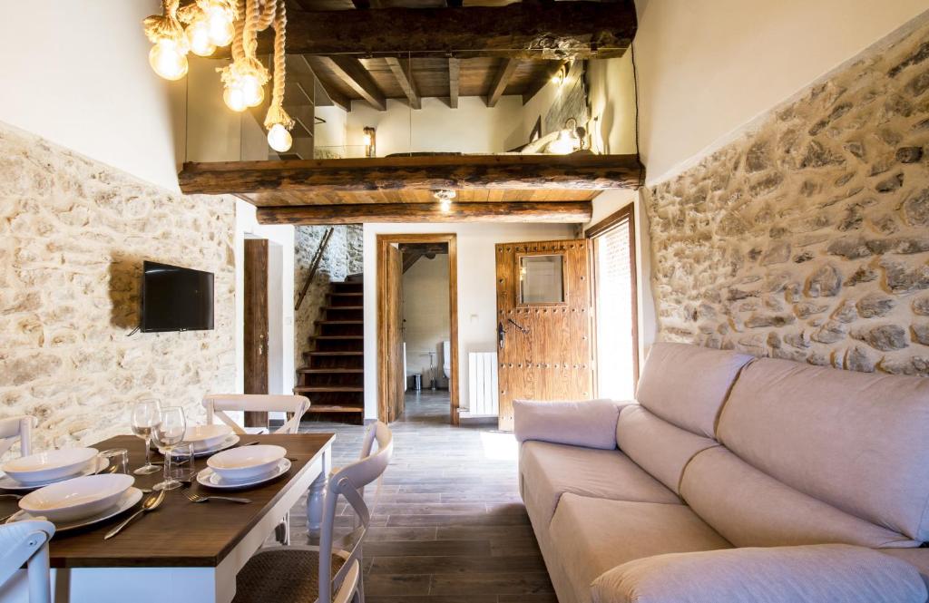 salón de masia en el maestrazgo