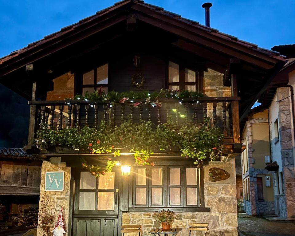 casita de noche en aldea en asturias
