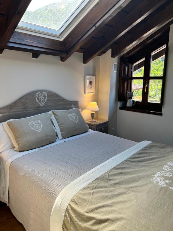 dormitorio de casa de aldea en asturias