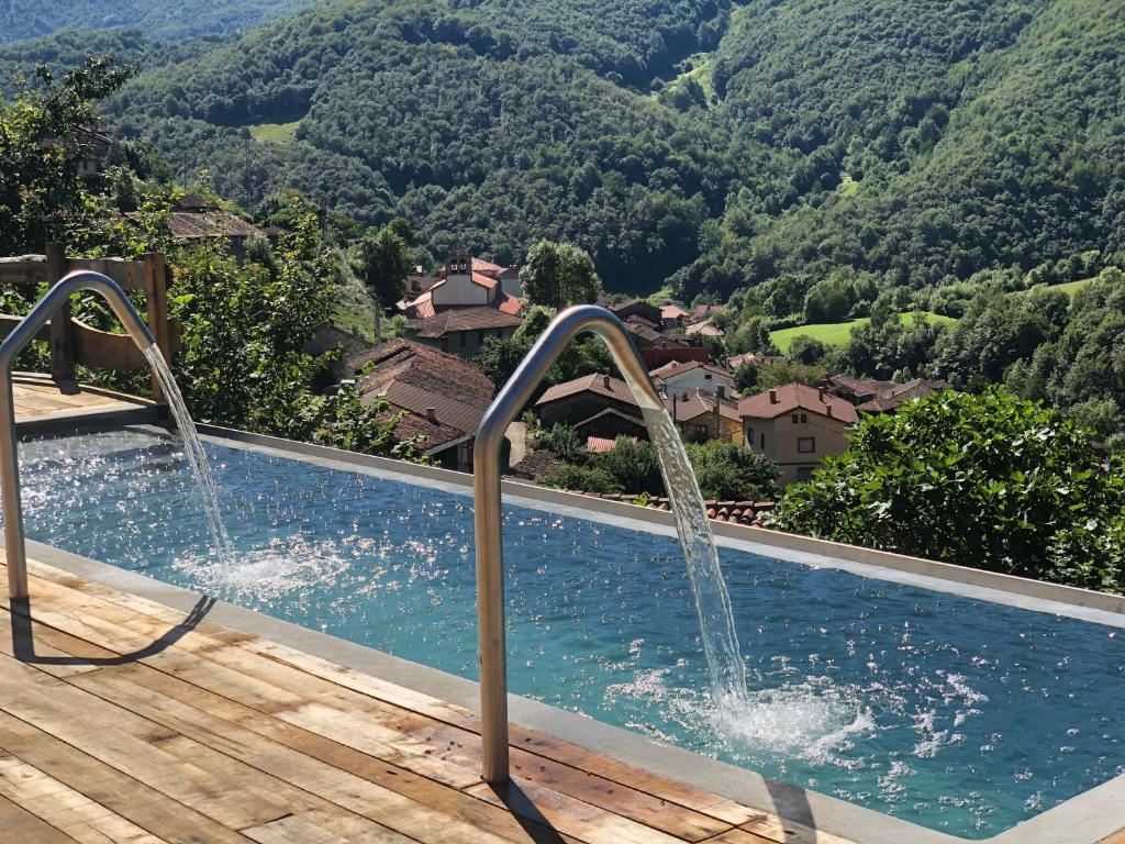 piscina en centro de ecoturismo en asturias