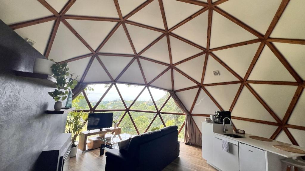 interior de domo geodésico en cantabria