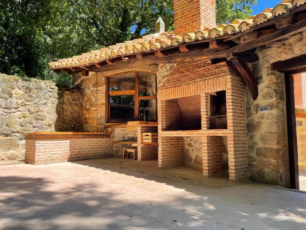 exterior de casa de piedra en Cantabria