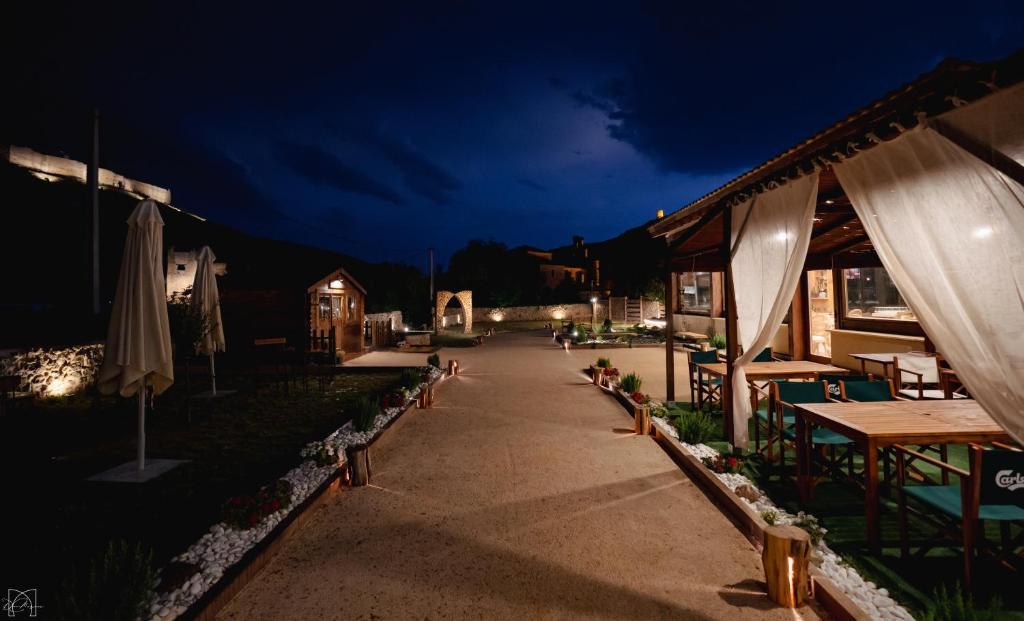 exterior de noche hotel rural burgo de osma