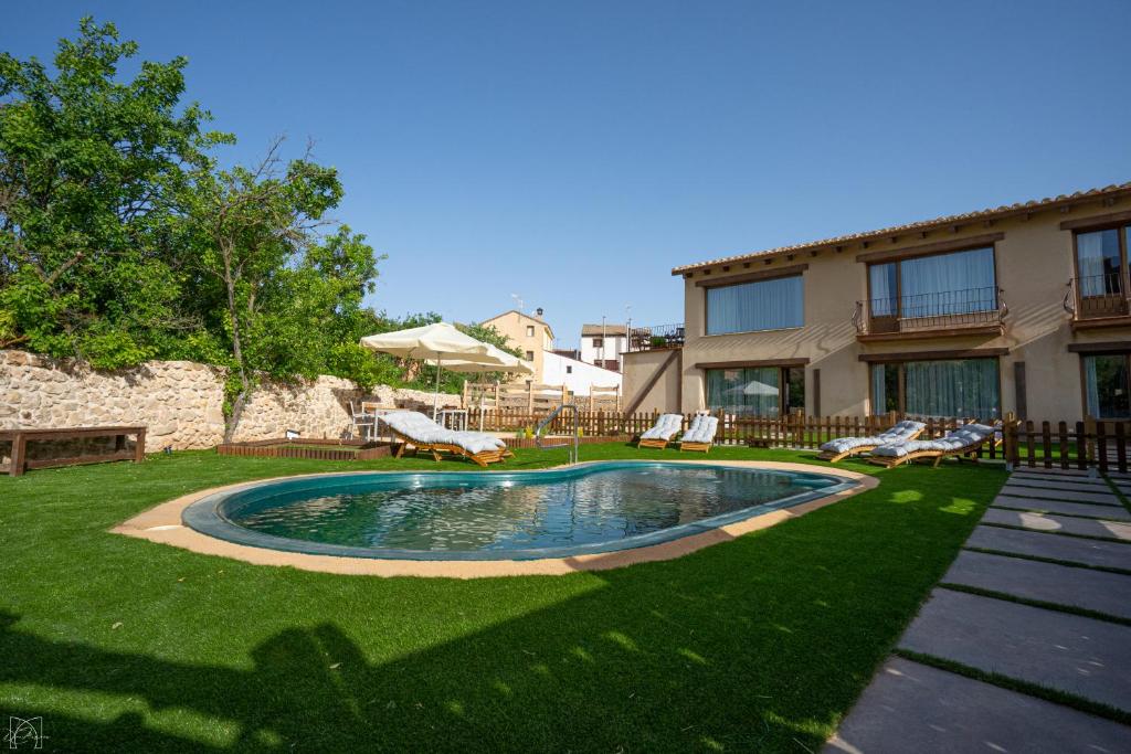 piscina hotel rural burgo de osma