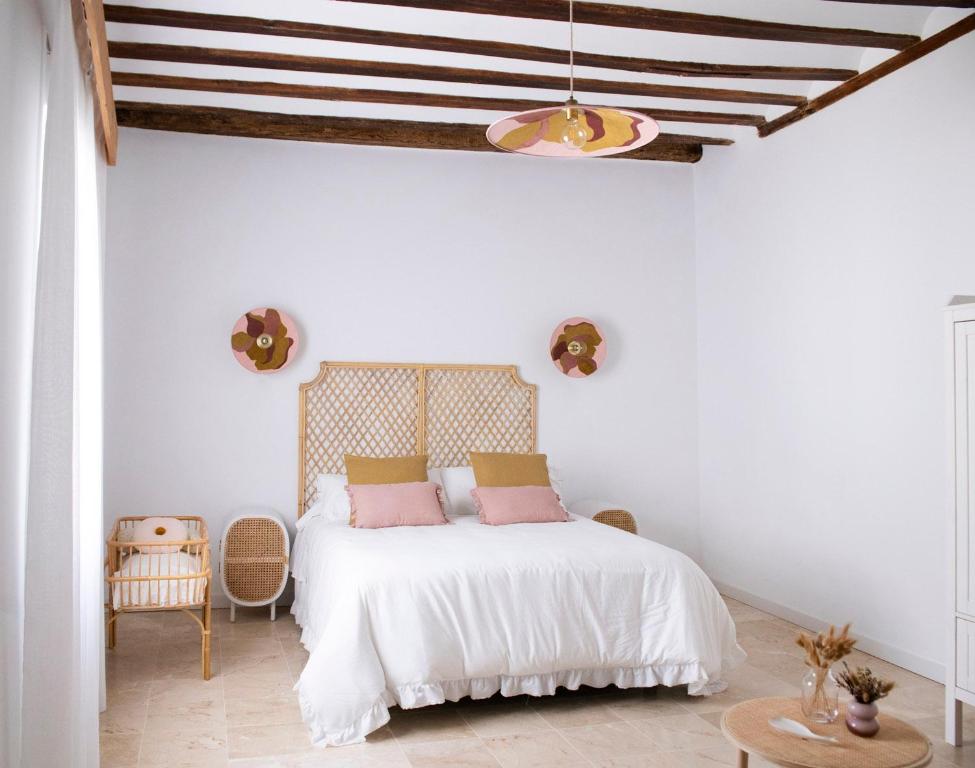 dormitorio en casa solariega cuenca