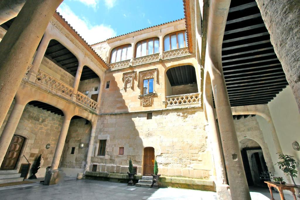 patio castillo salamanca