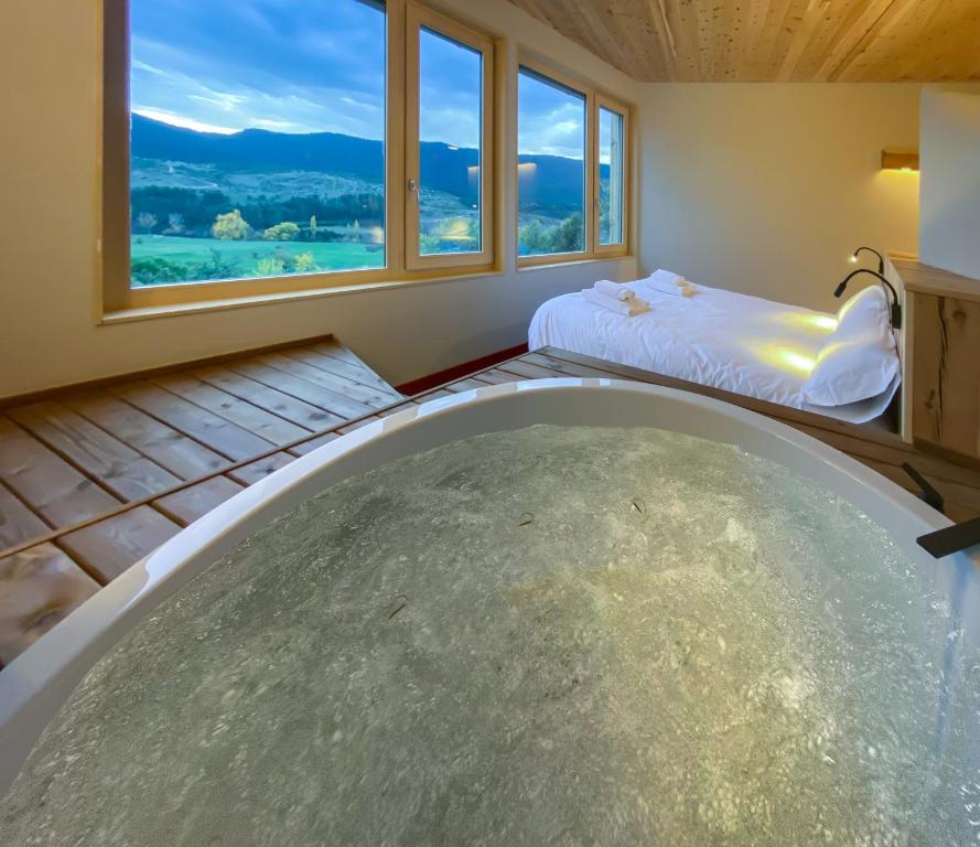 casa rural con jacuzzi pirineos catalanes