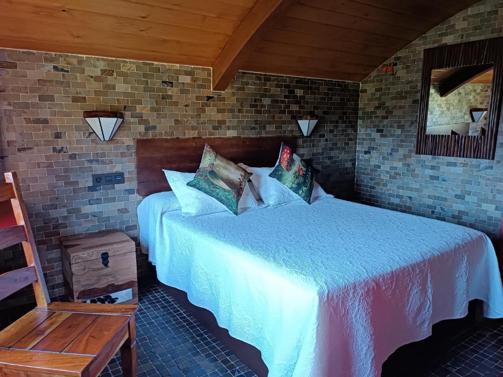 dormitorio casa hobbit lugo