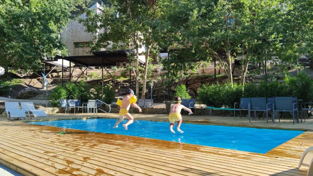 piscina cabañas en Bueu