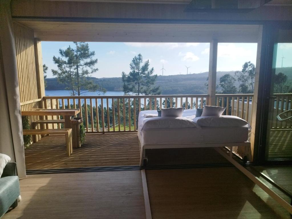 cabañas de lujo con cama en la terraza