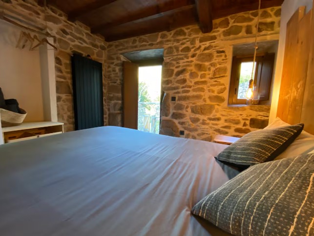 dormitorio casa en ribeira sacra