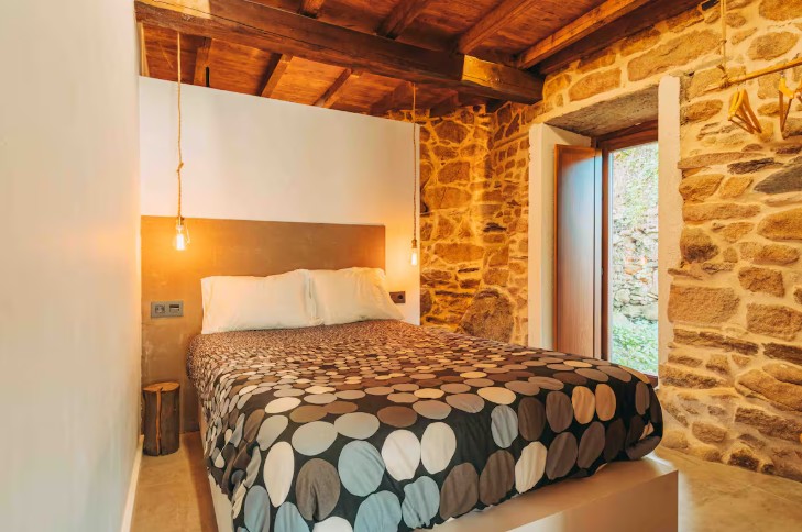 dormitorio casa en ribeira sacra