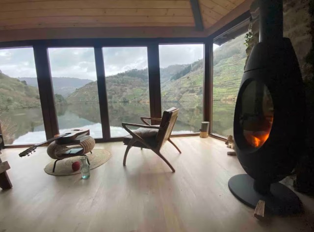 casa frente al río en ribeira sacra