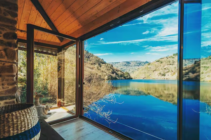 casa frente al rio en ribeira sacra