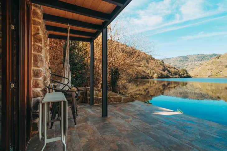 casa frente al rio en ribeira sacra