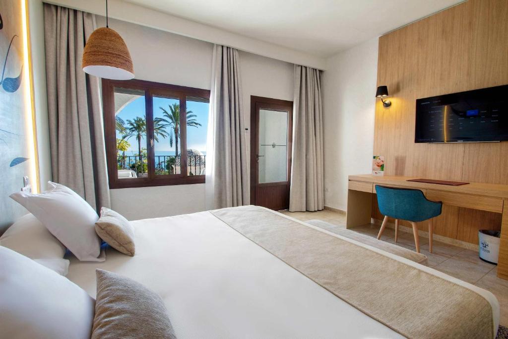 habitación hotel con vistas al mar en costa blanca