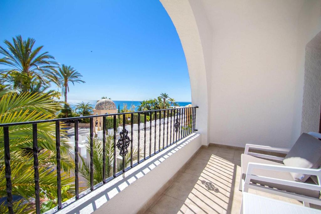 habitación hotel con vistas al mar en costa blanca