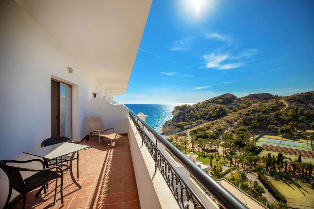 habitación hotel con vistas al mar en costa blanca