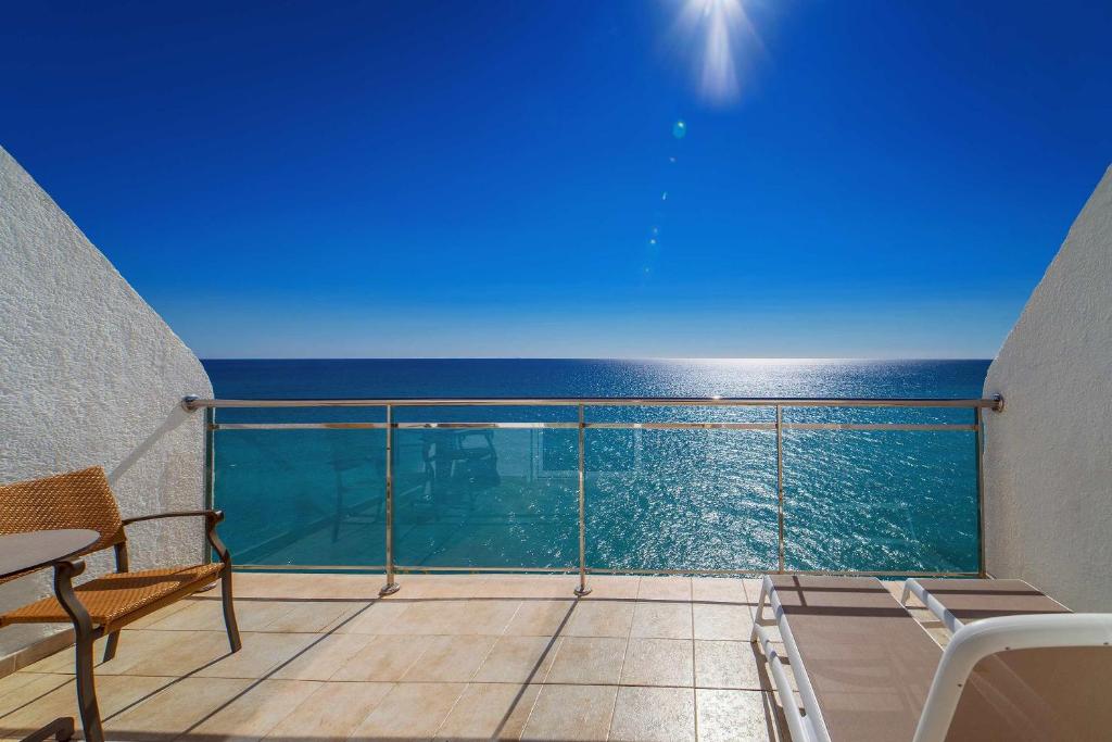 habitación hotel con vistas al mar en costa blanca