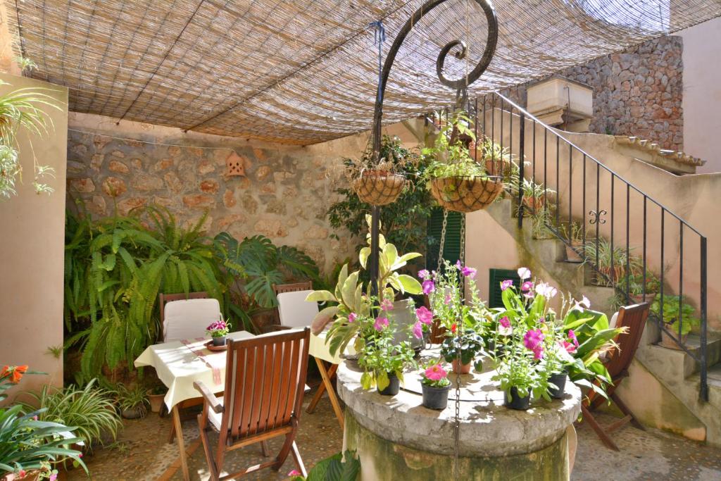 patio hotel banyalbufar