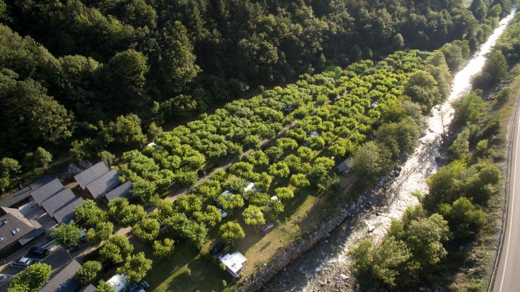  camping junto al rio en pirineos