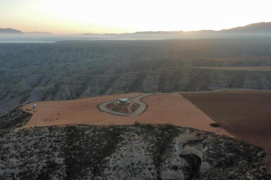 casa en medio del desierto de gorafe