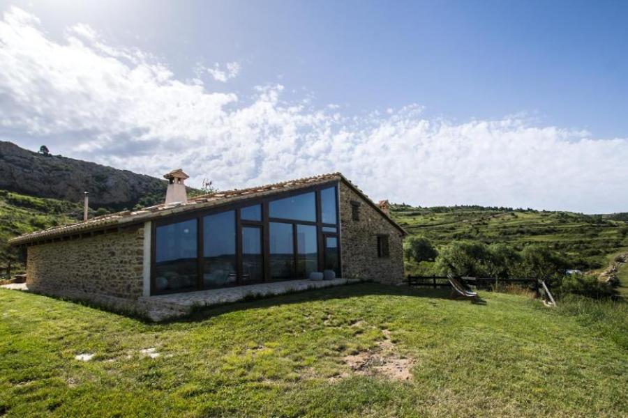 masia acristalada en el maestrazgo