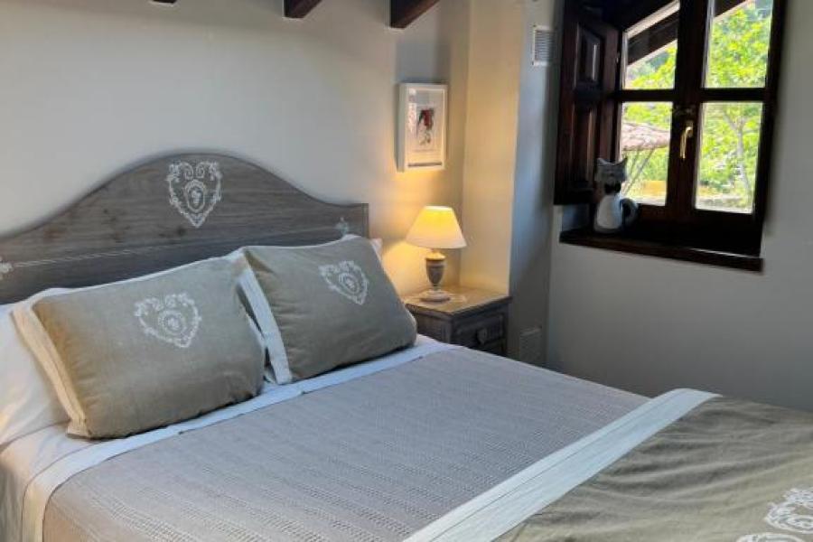 dormitorio de casa de aldea en asturias