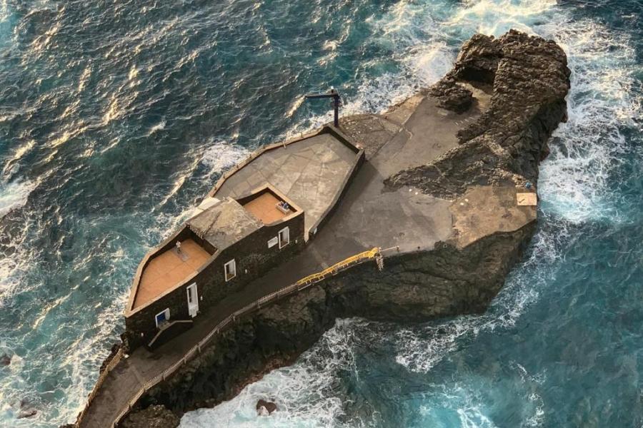 hotel frente al mar en el hierro