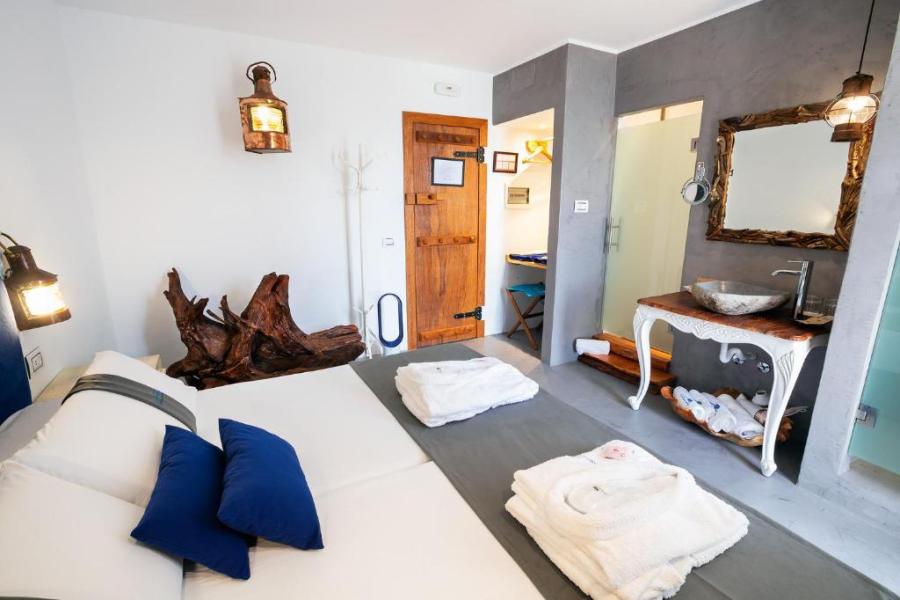 dormitorio en hotel frente al mar en el hierro