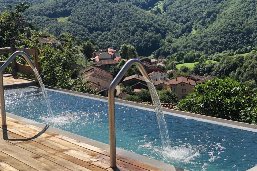 piscina en centro de ecoturismo en asturias