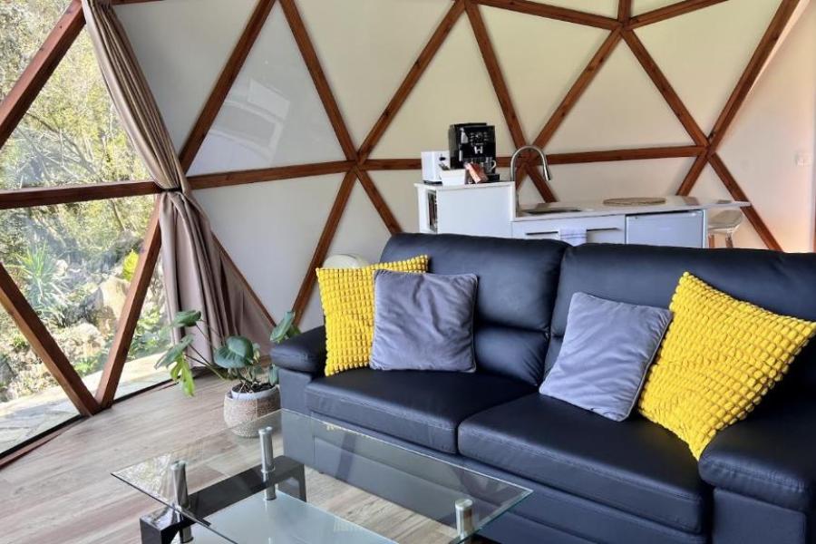 interior de domo geodésico en cantabria