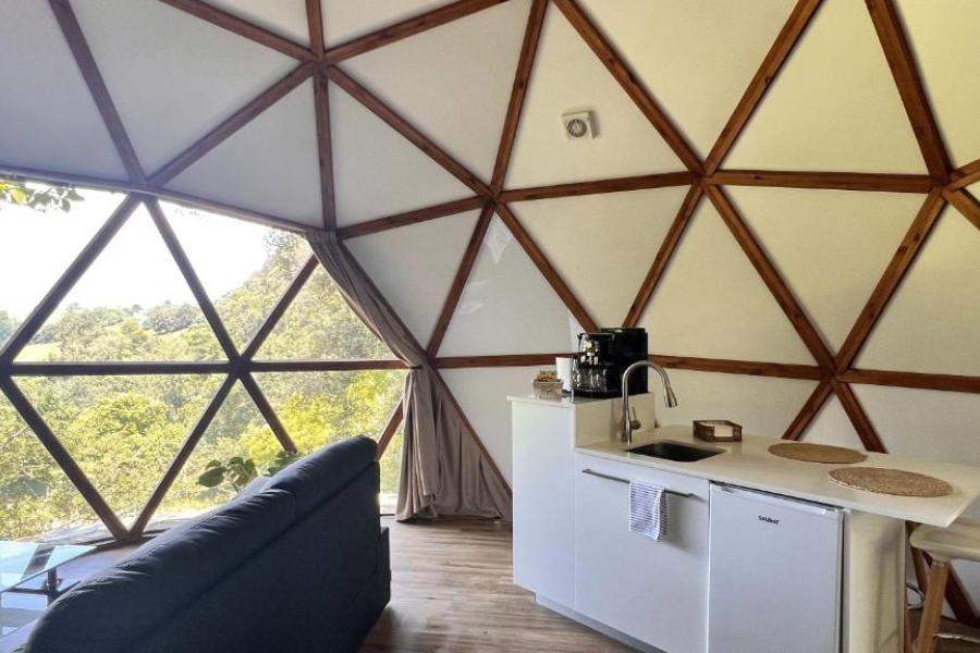 interior de domo geodésico en cantabria