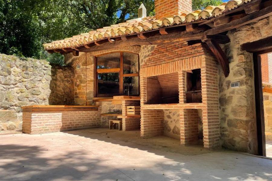 exterior de casa de piedra en Cantabria