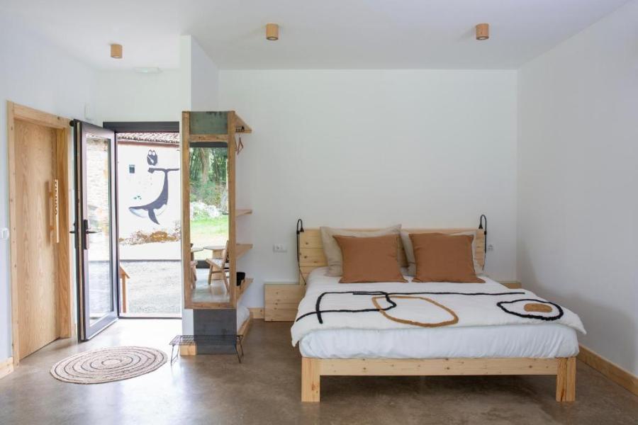 dormitorio en cabaña de lujo en cantabria