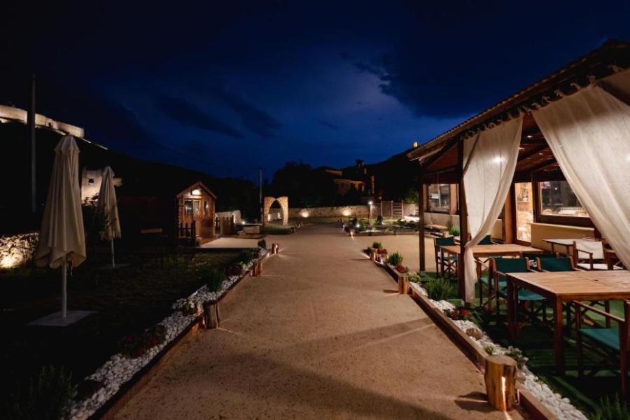 exterior de noche hotel rural burgo de osma