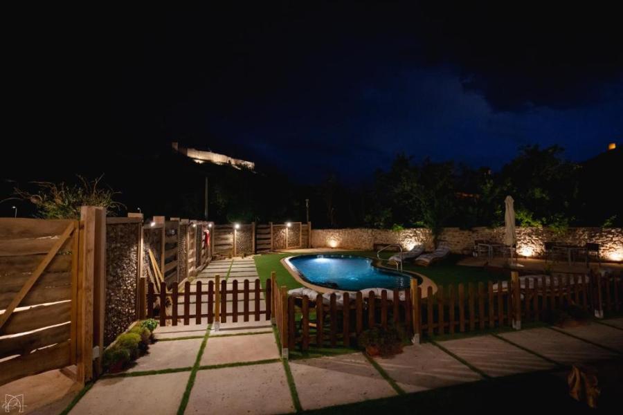 piscina de noche hotel rural burgo de osma