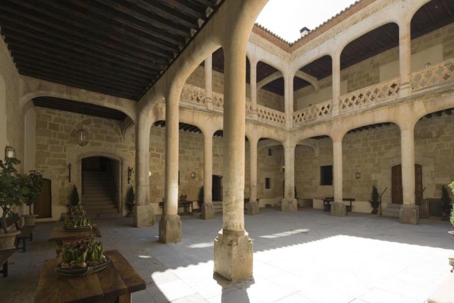 interior castillo salamanca