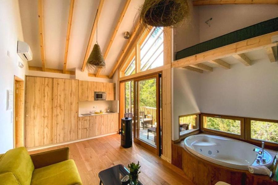 jacuzzi en cabañas en Bueu