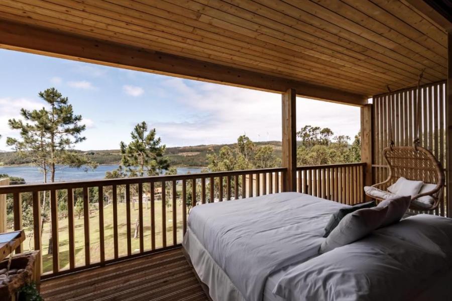 cama en la terraza cabañas de lujo 