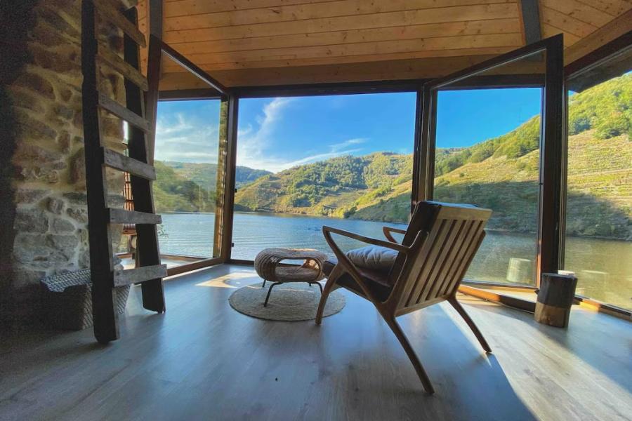 casa frente al rio en ribeira sacra