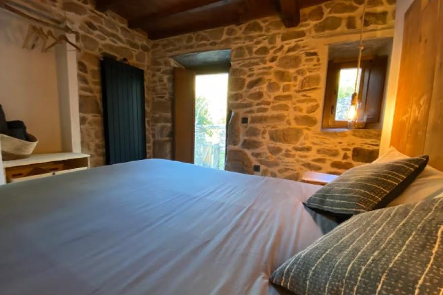 dormitorio casa en ribeira sacra