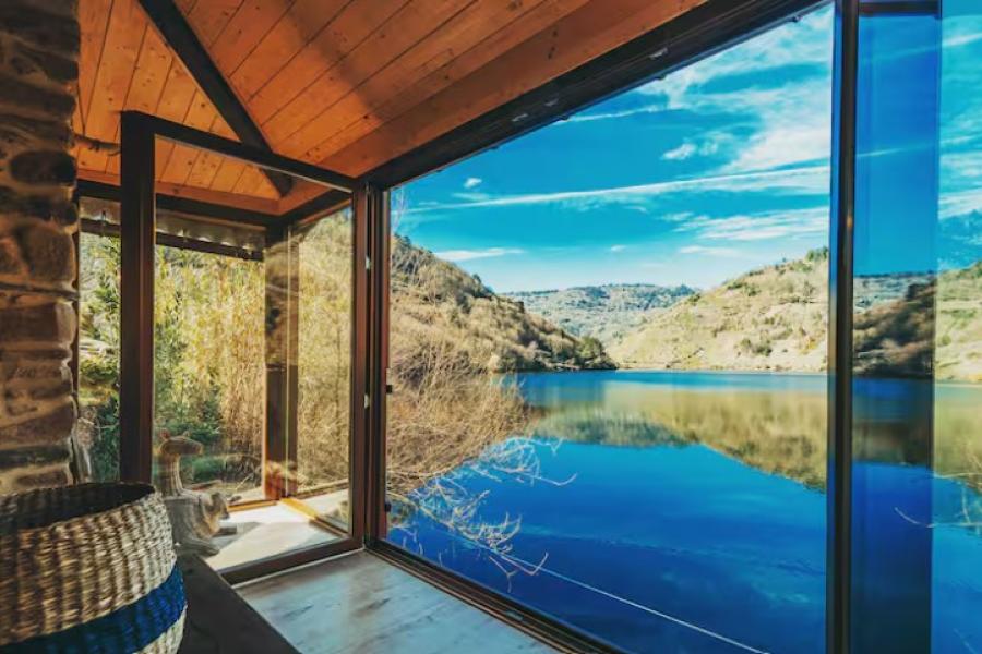 casa frente al rio en ribeira sacra