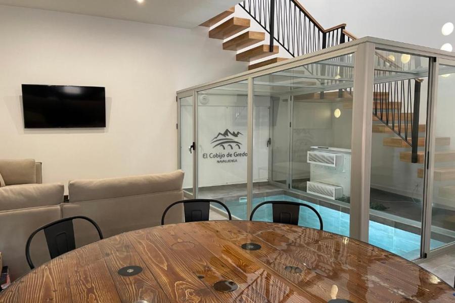 casa rural con piscina interior en gredos