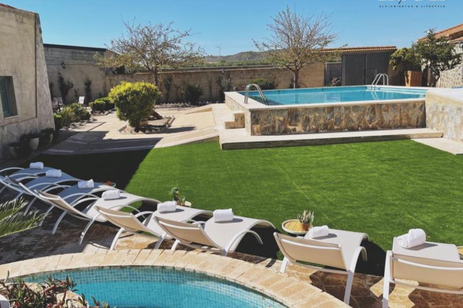 exterior casa rural con piscina albacete