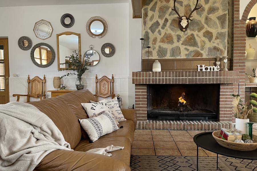 interior chimenea casa rural albacete