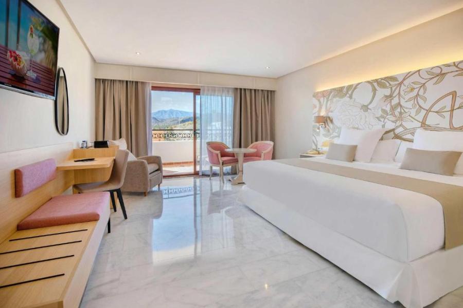 habitación hotel con vistas al mar en costa blanca
